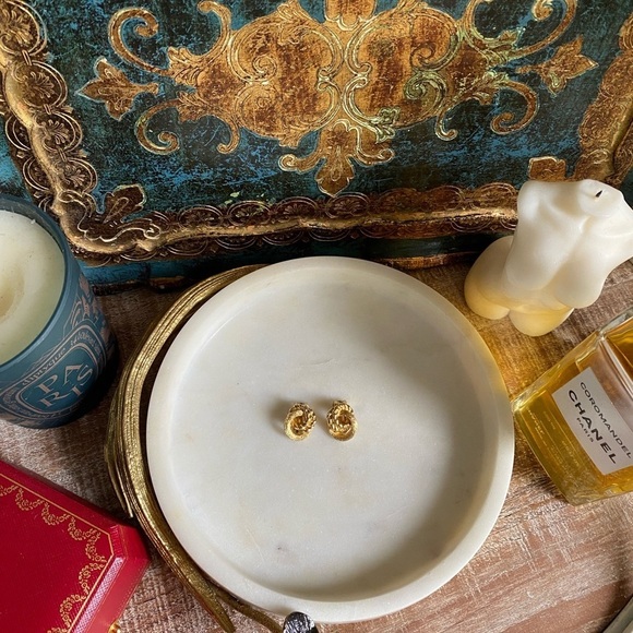 Vintage Christian Dior gold tone clip on dainty Earrings - Picture 11 of 15